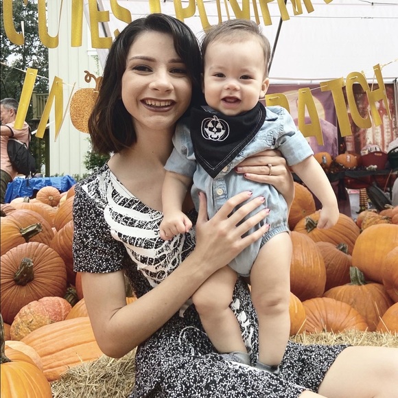 Meet your Posher, Danielle - Picture 2 of 3